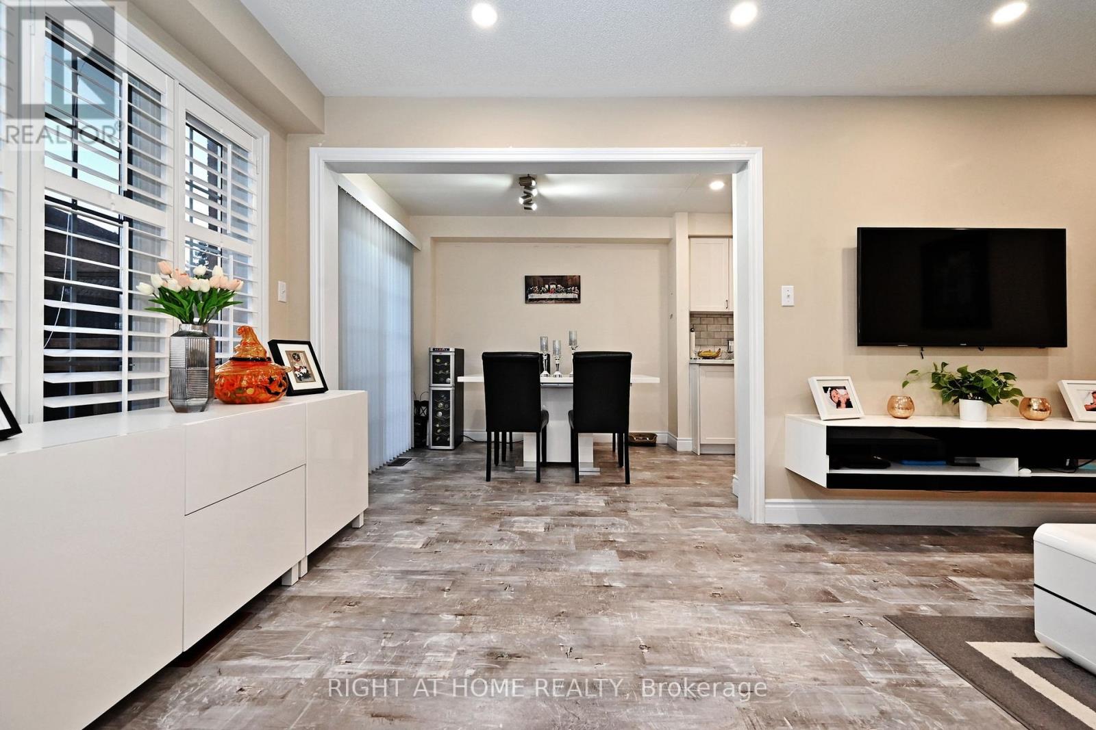 73 Bloomgate Crescent, Richmond Hill, Ontario  L4E 3Z1 - Photo 16 - N12759684