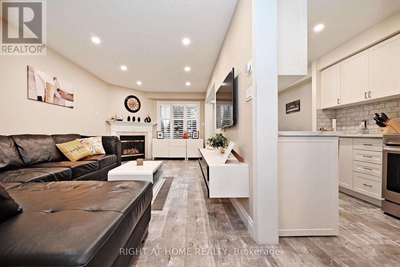 73 Bloomgate Crescent, Richmond Hill, Ontario  L4E 3Z1 - Photo 8 - N12759684