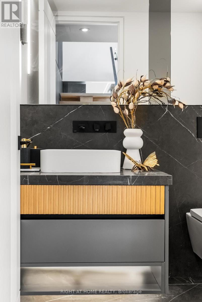 74b Rathnelly Avenue, Toronto, Ontario  M4V 2M6 - Photo 20 - C12749330