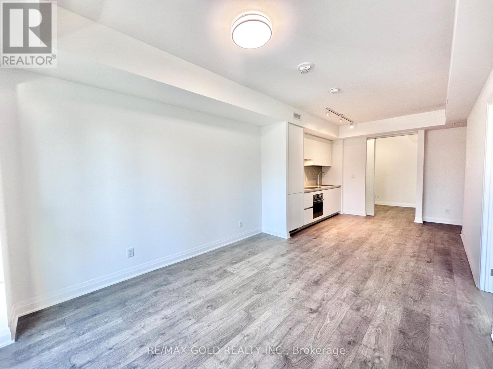 2005 - 4015 The Exchange, Mississauga, Ontario  L5B 0N9 - Photo 3 - W12759698