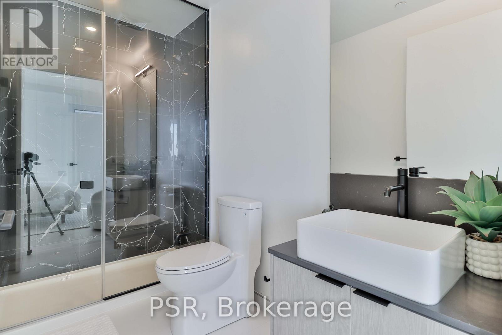 2402 - 1285 Dupont Street N, Toronto, Ontario  M6H 0E3 - Photo 32 - W12759716