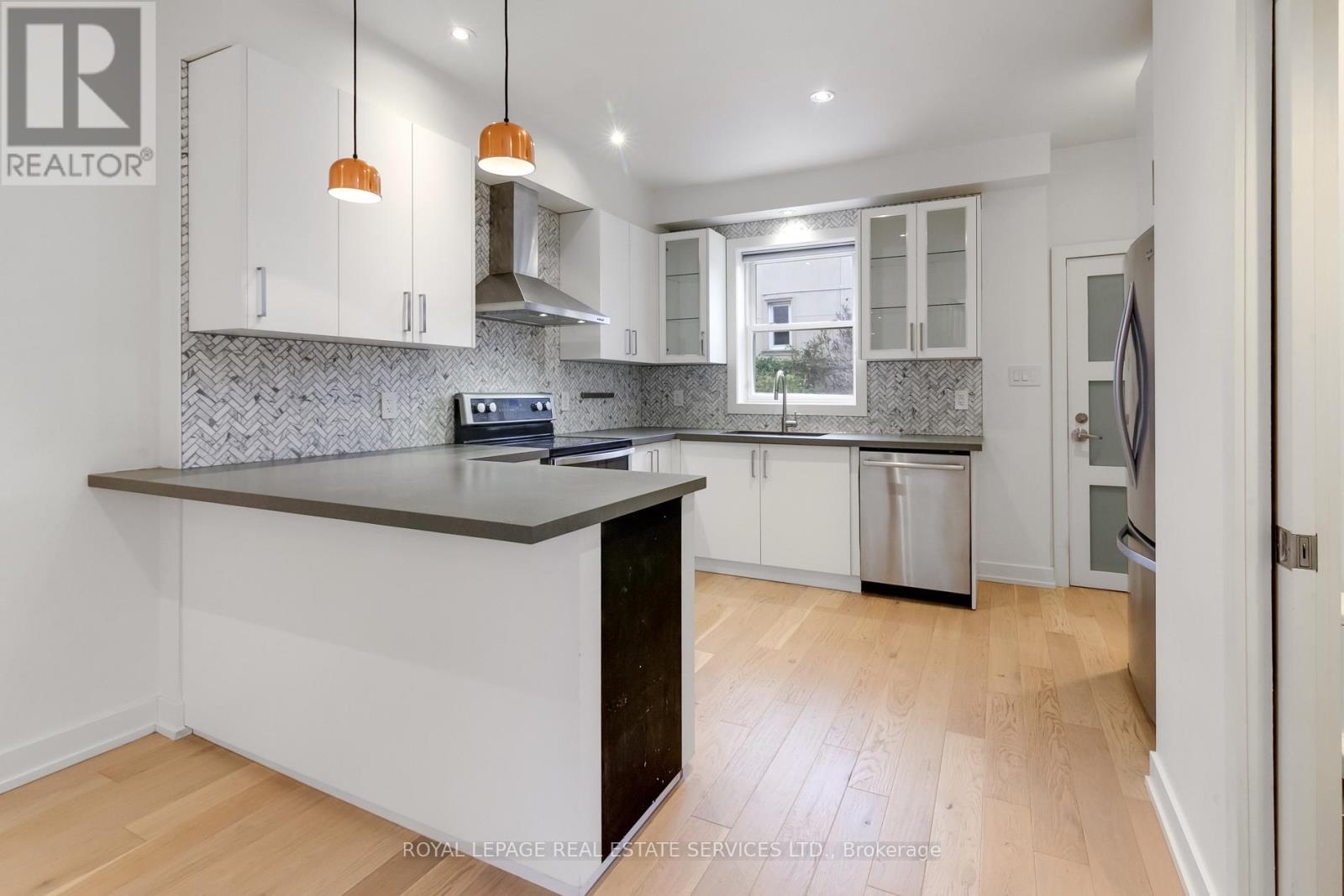 954 Shaw Street, Toronto, Ontario  M6G 3M6 - Photo 10 - W12759730