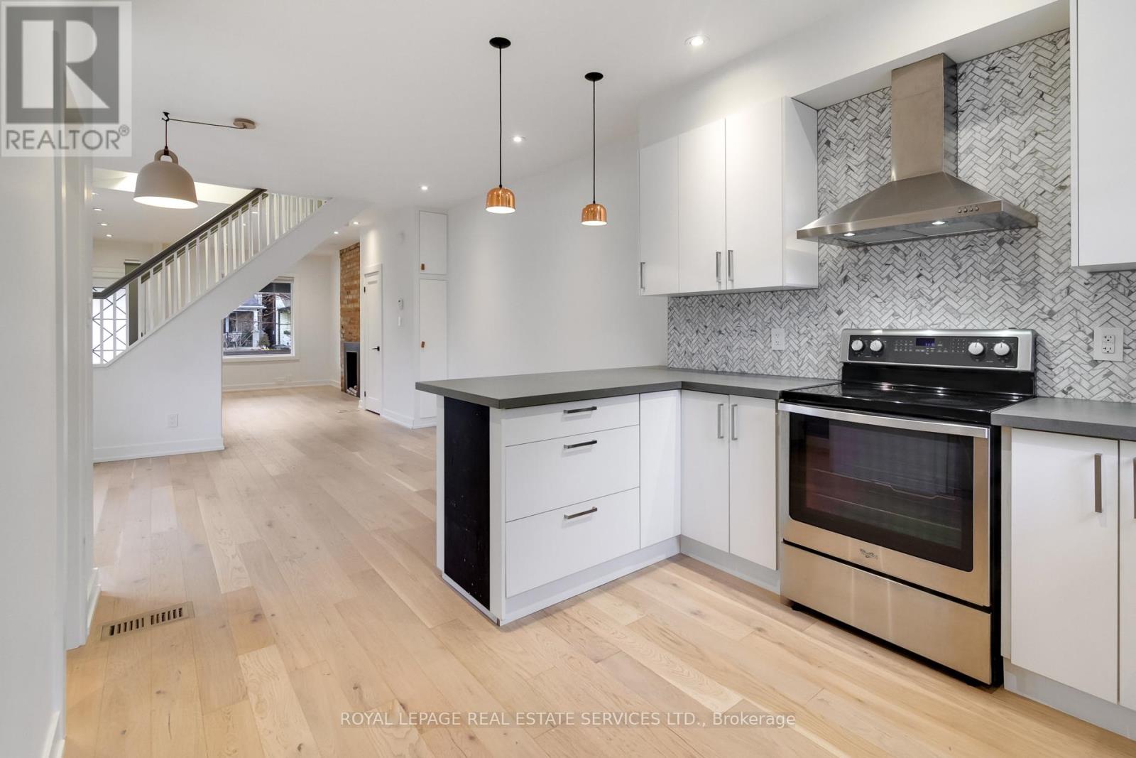 954 Shaw Street, Toronto, Ontario  M6G 3M6 - Photo 12 - W12759730