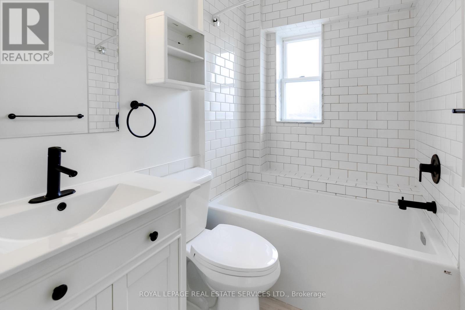 954 Shaw Street, Toronto, Ontario  M6G 3M6 - Photo 20 - W12759730