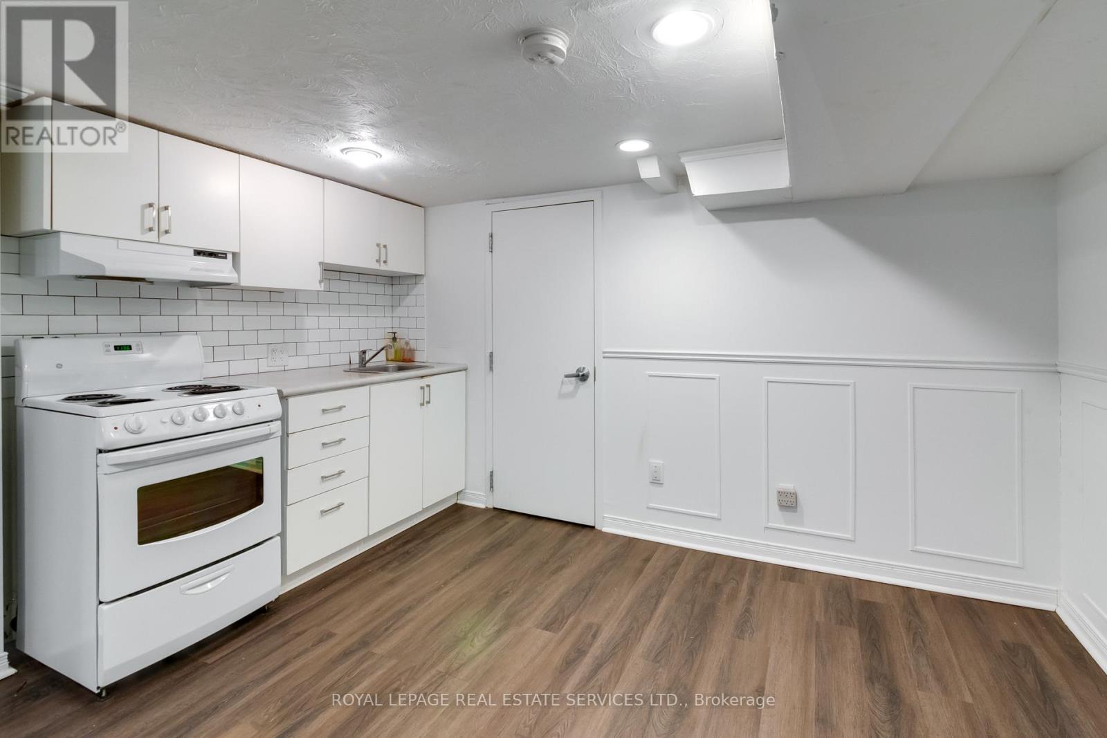 954 Shaw Street, Toronto, Ontario  M6G 3M6 - Photo 29 - W12759730