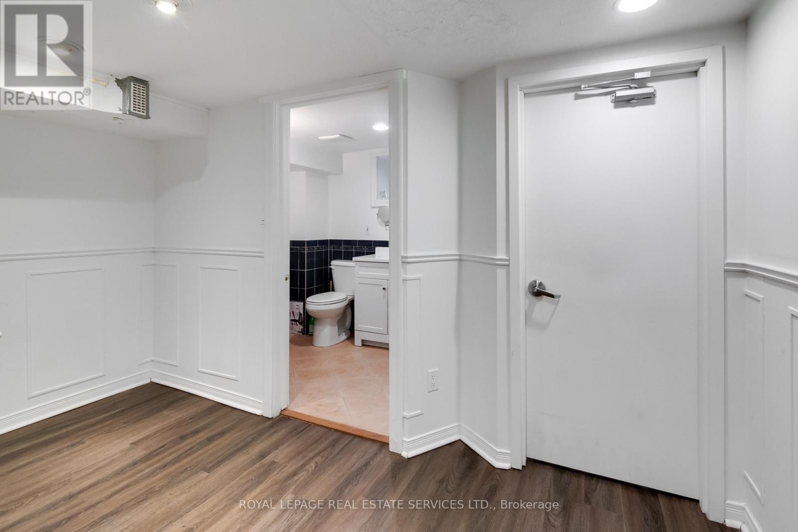 954 Shaw Street, Toronto, Ontario  M6G 3M6 - Photo 32 - W12759730