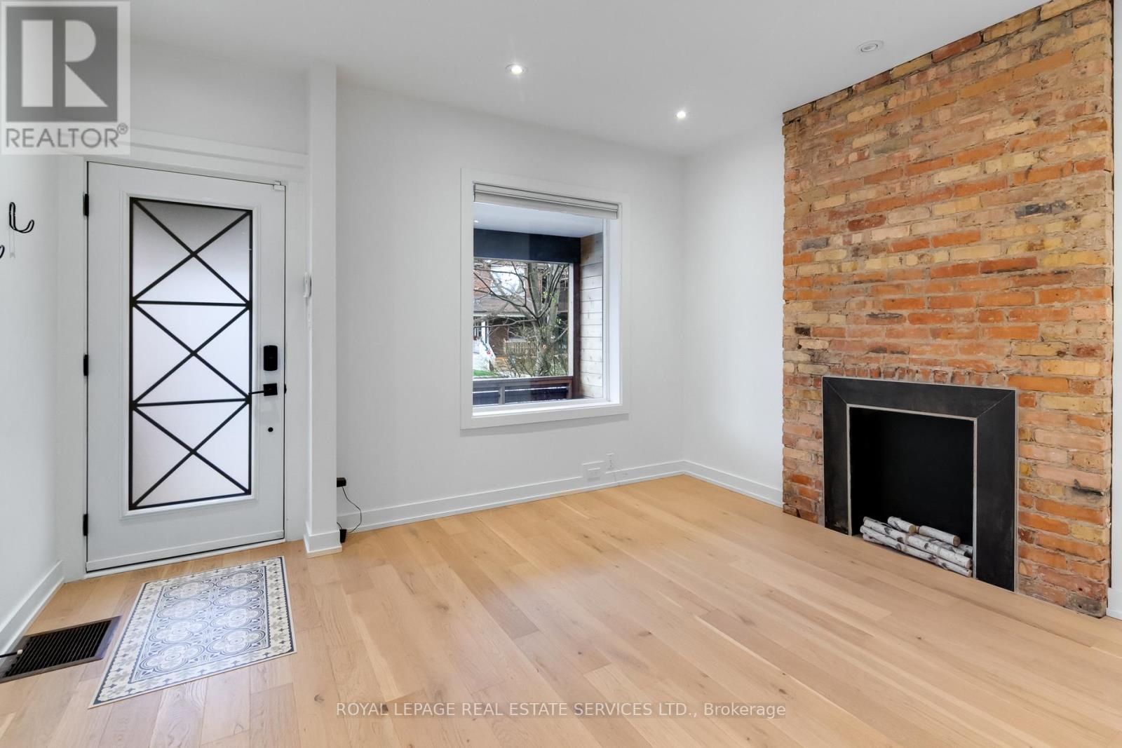 954 Shaw Street, Toronto, Ontario  M6G 3M6 - Photo 4 - W12759730