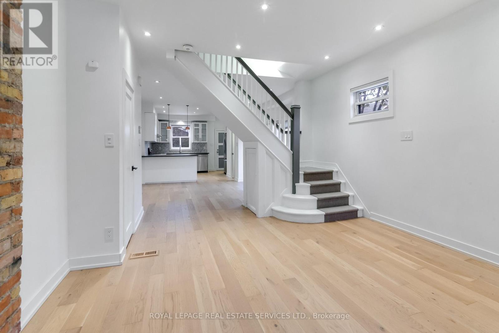 954 Shaw Street, Toronto, Ontario  M6G 3M6 - Photo 6 - W12759730