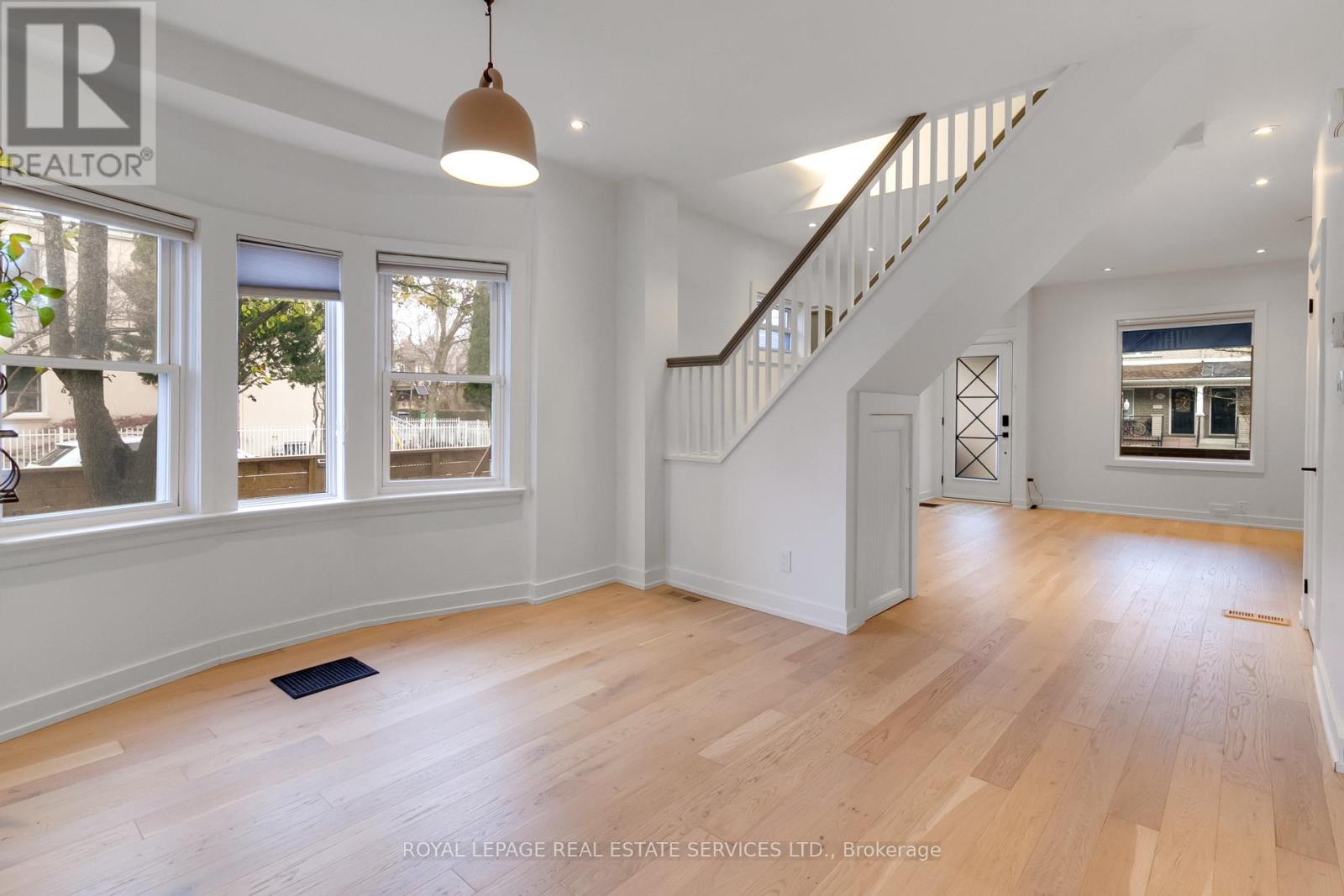 954 Shaw Street, Toronto, Ontario  M6G 3M6 - Photo 9 - W12759730