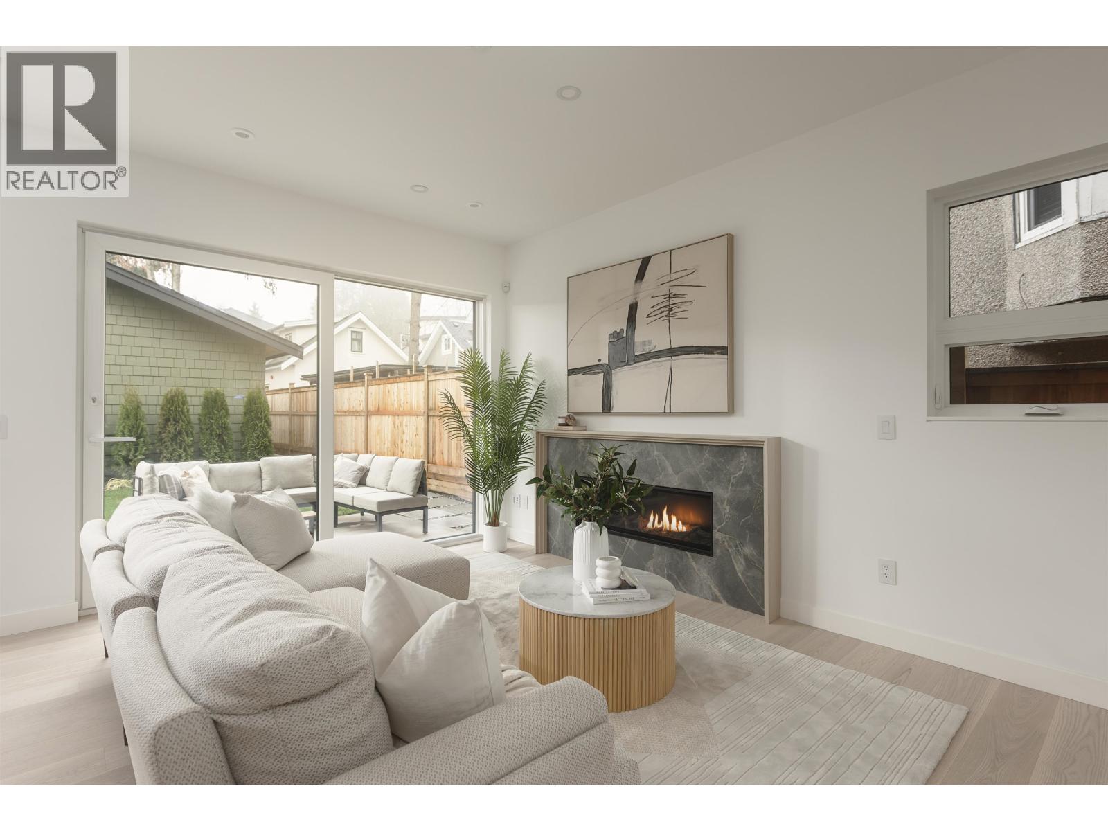 2 2755 W 11th Avenue, Vancouver, British Columbia  V6K 2L8 - Photo 2 - R3085813