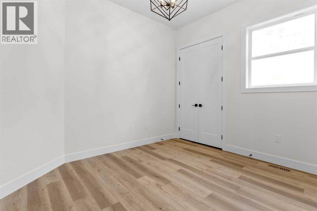 716 Mandalay Avenue, Carstairs, Alberta  T0M 0N0 - Photo 8 - A2254899