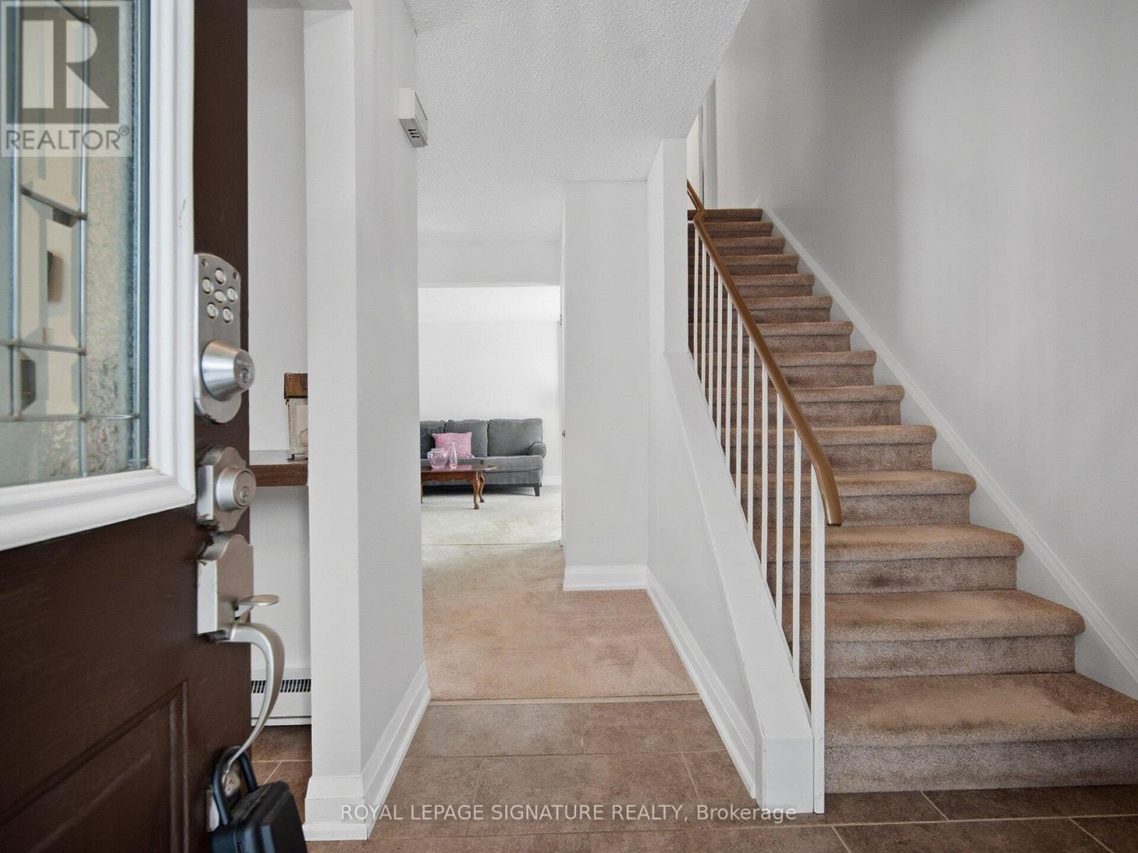 19 Grand River Court, Brampton, Ontario  L6S 2J8 - Photo 6 - W12752404