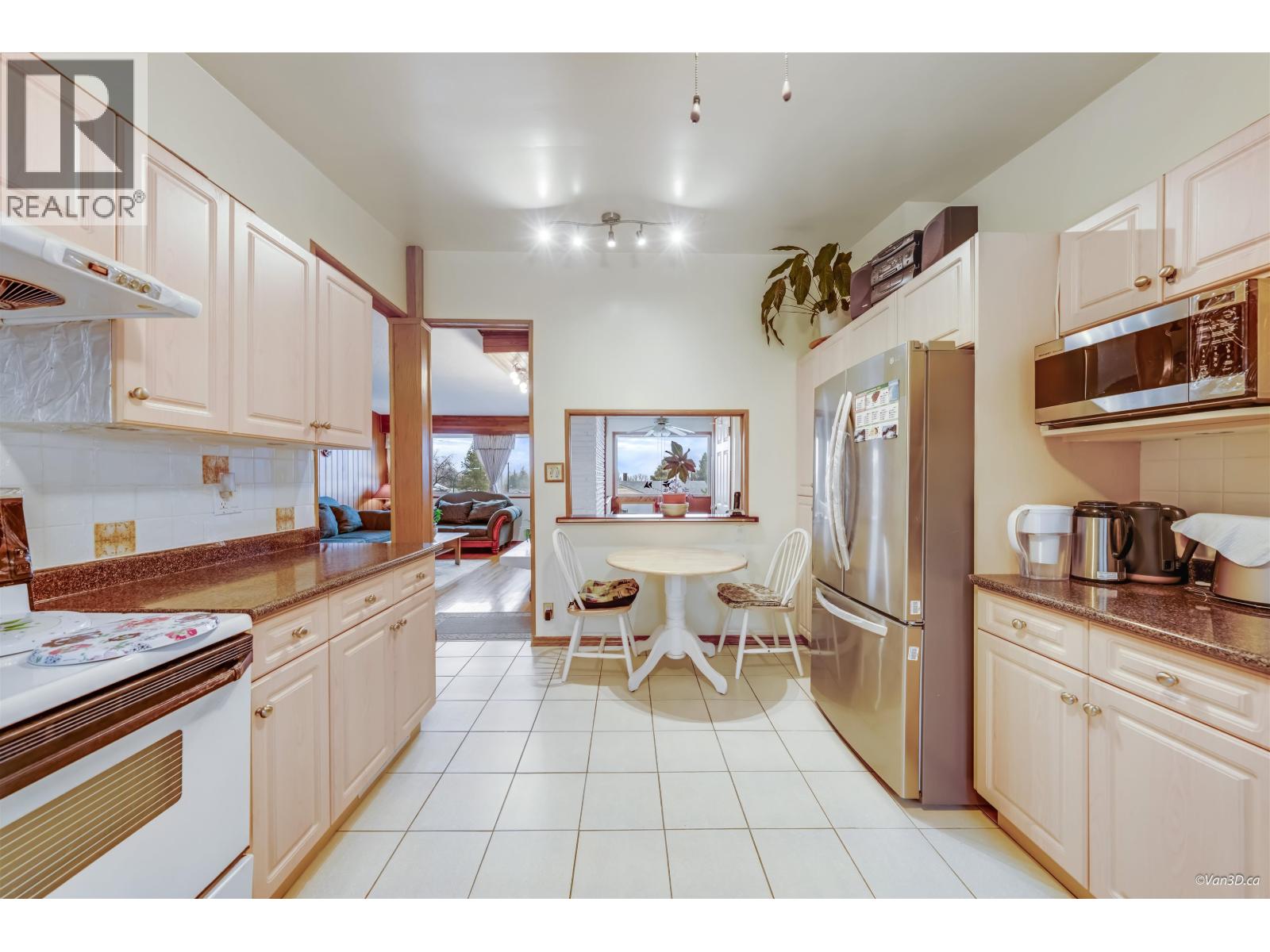 4646 Charlotte Court, Burnaby, British Columbia  V5G 2R8 - Photo 8 - R3086684