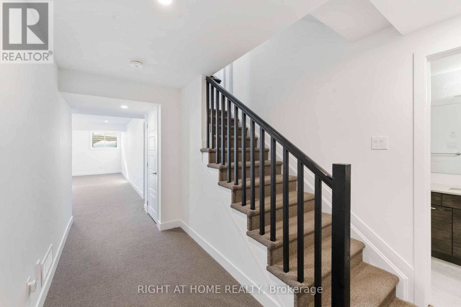 339 Shuttleworth Drive, Ottawa, Ontario  K1T 0T6 - Photo 10 - X12759794