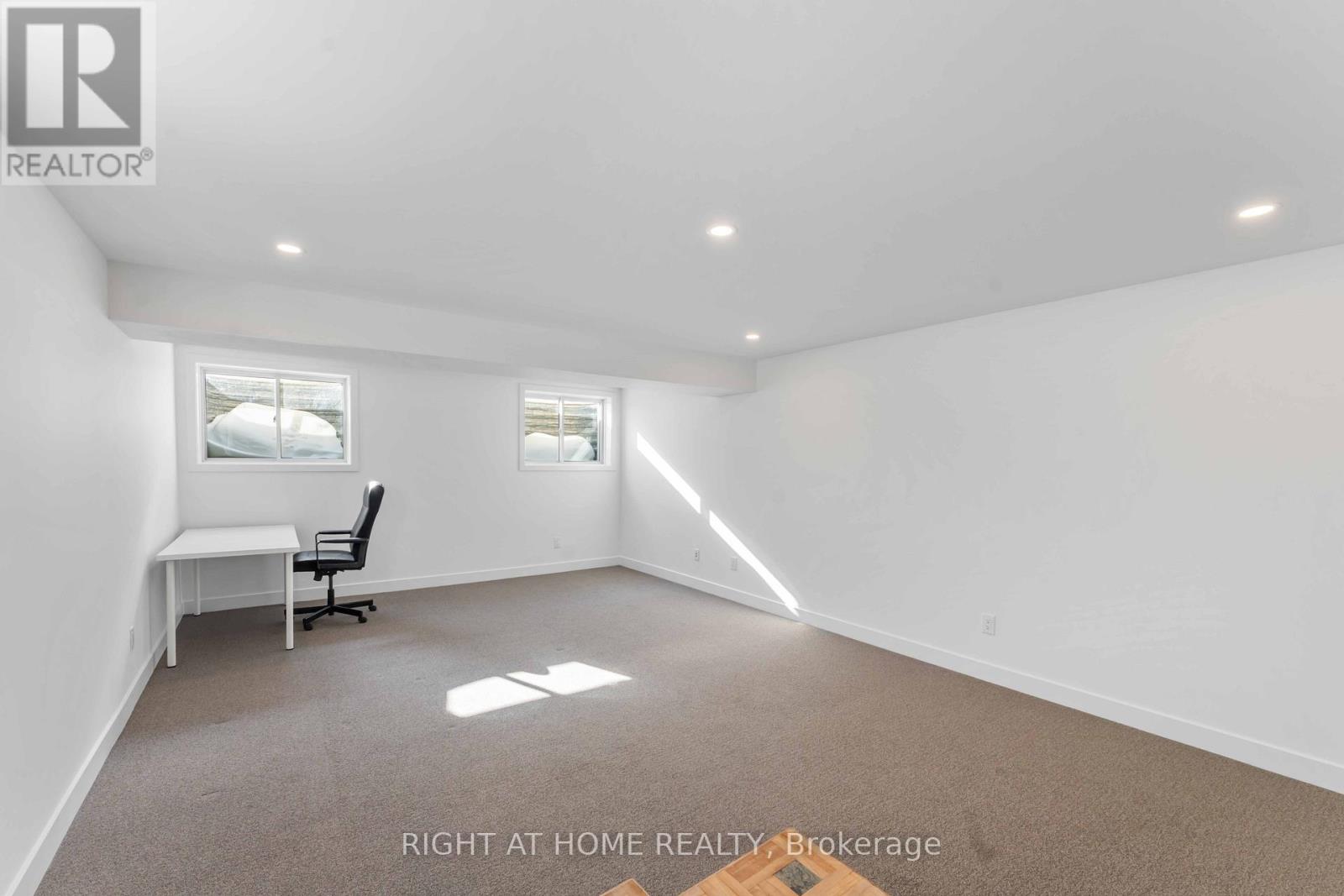 339 Shuttleworth Drive, Ottawa, Ontario  K1T 0T6 - Photo 12 - X12759794