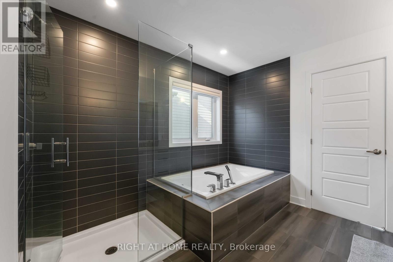 339 Shuttleworth Drive, Ottawa, Ontario  K1T 0T6 - Photo 24 - X12759794