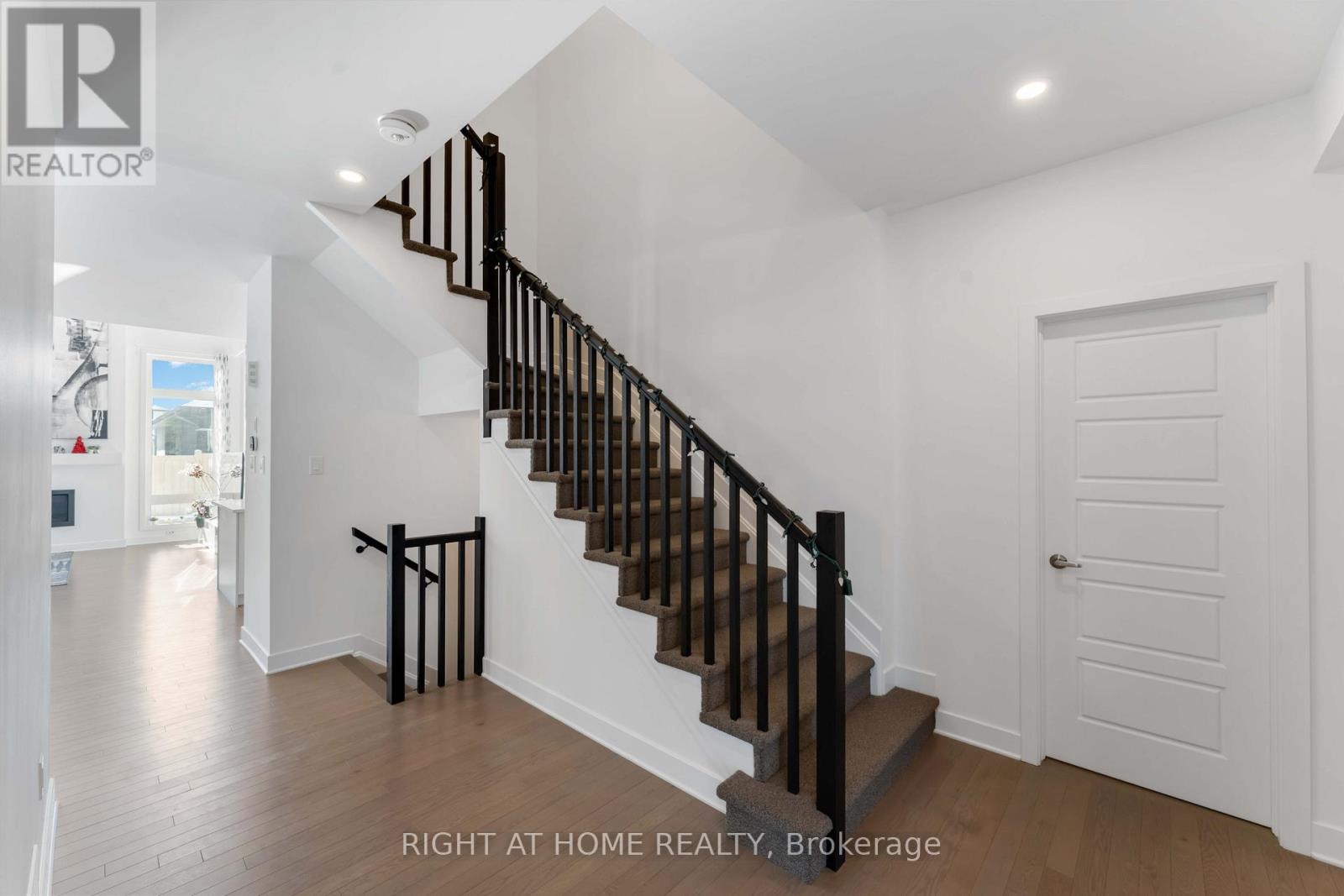 339 Shuttleworth Drive, Ottawa, Ontario  K1T 0T6 - Photo 37 - X12759794