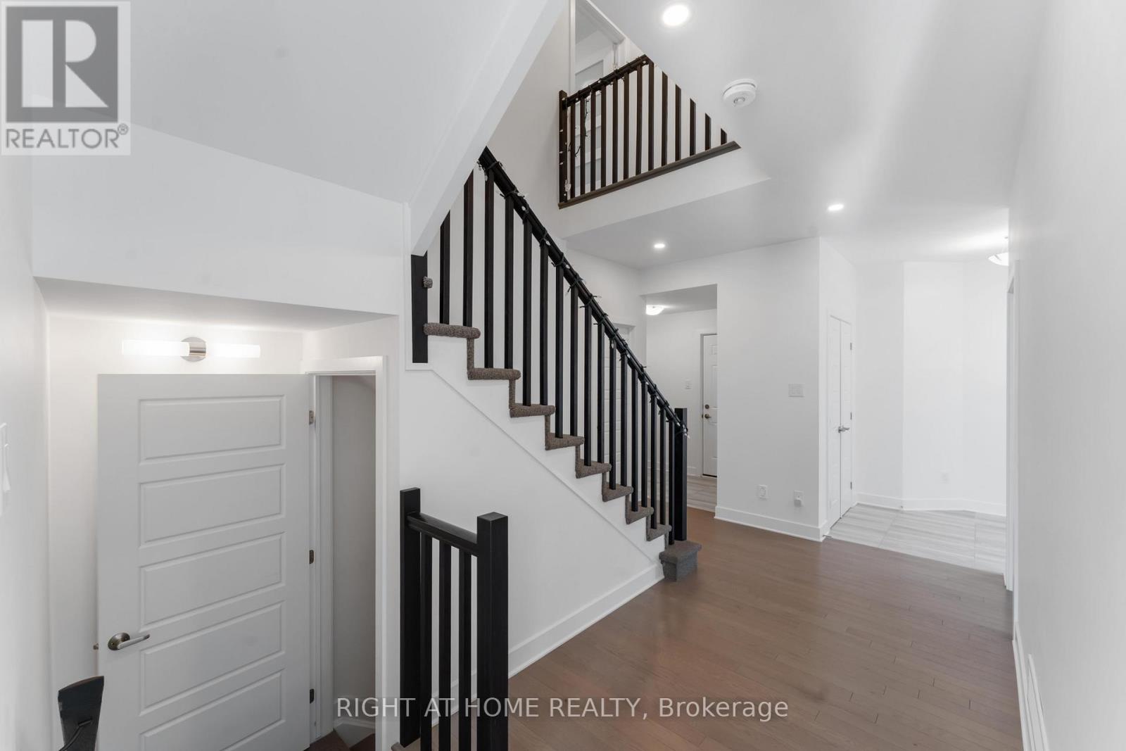 339 Shuttleworth Drive, Ottawa, Ontario  K1T 0T6 - Photo 38 - X12759794