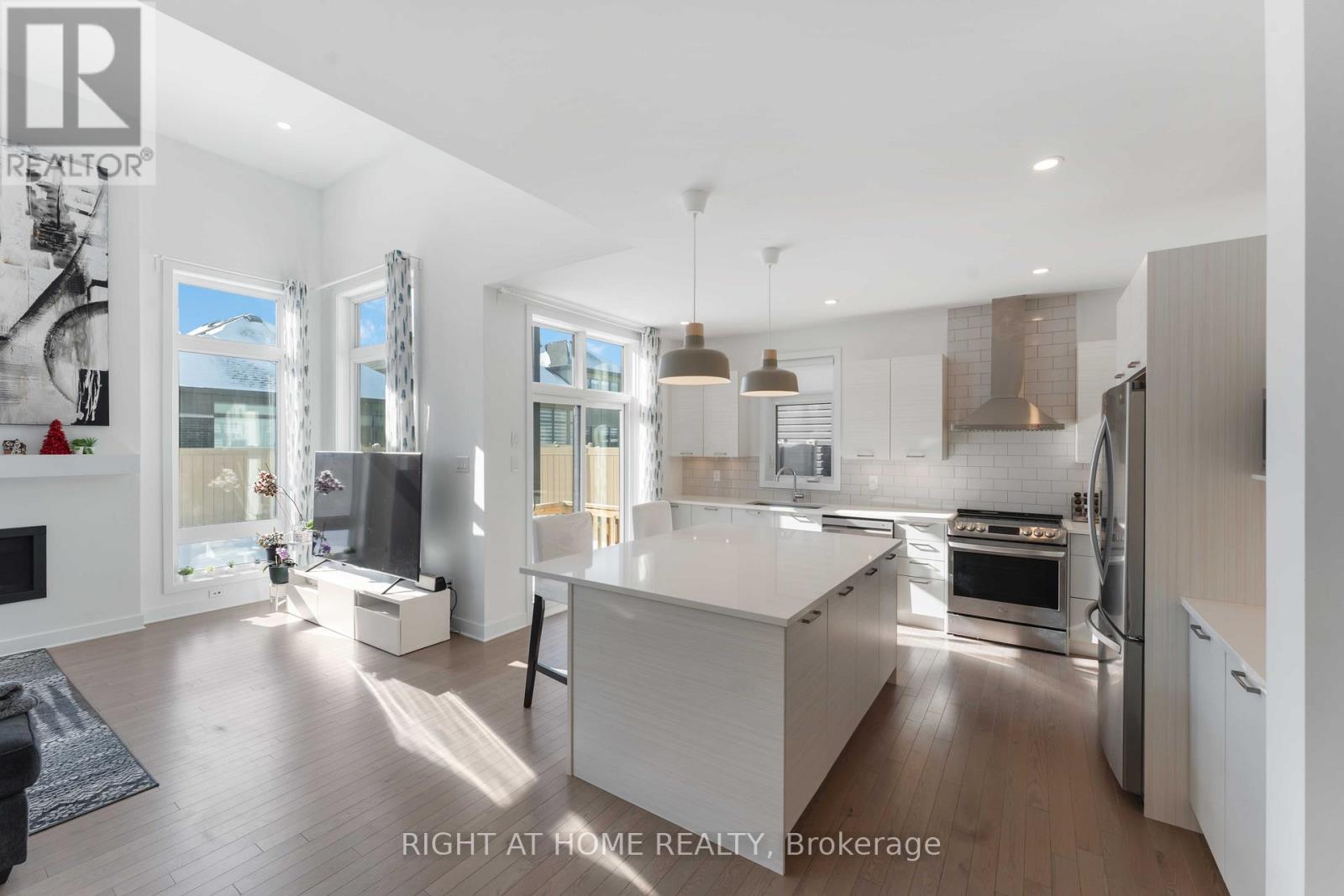 339 Shuttleworth Drive, Ottawa, Ontario  K1T 0T6 - Photo 47 - X12759794