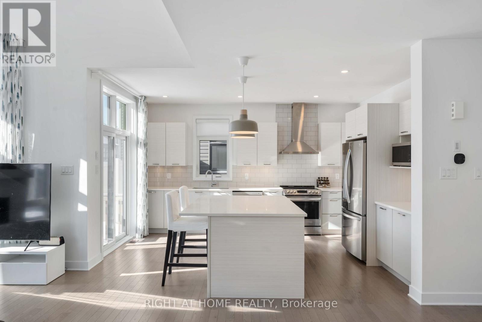 339 Shuttleworth Drive, Ottawa, Ontario  K1T 0T6 - Photo 49 - X12759794