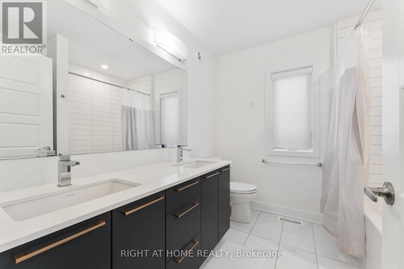 339 Shuttleworth Drive, Ottawa, Ontario  K1T 0T6 - Photo 7 - X12759794