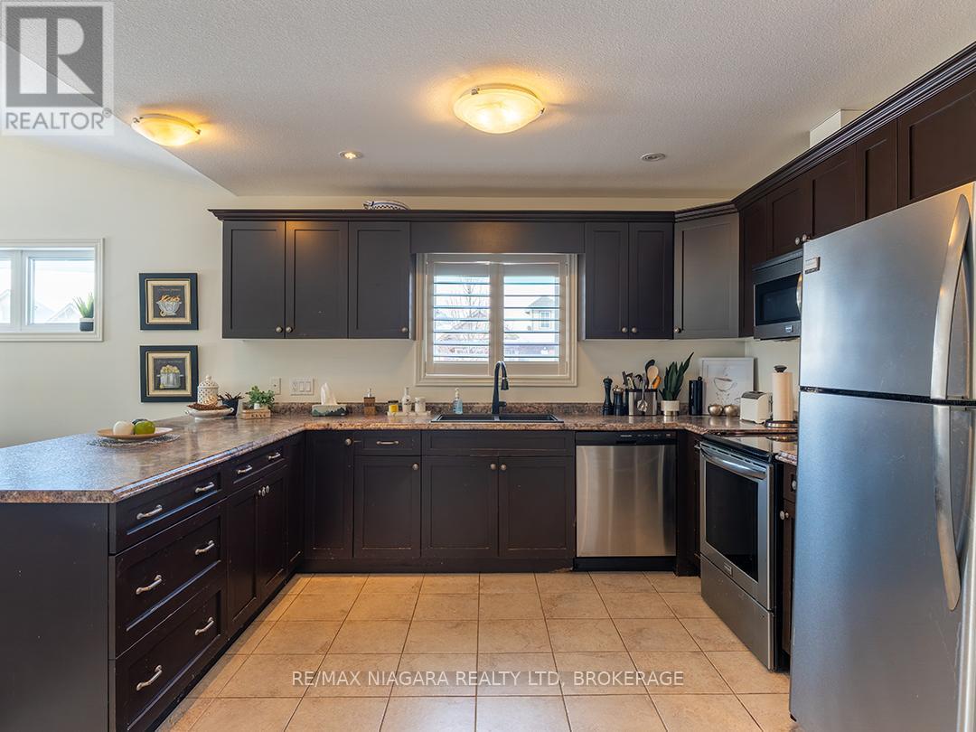 63 Falcon Drive, Welland, Ontario  L3C 0B2 - Photo 7 - X12759766