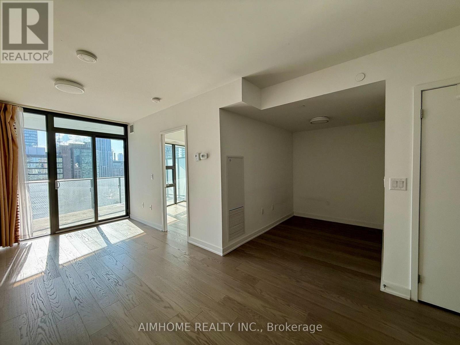 2204 - 11 Wellesley Street W, Toronto, Ontario  M4Y 0G4 - Photo 5 - C12711990