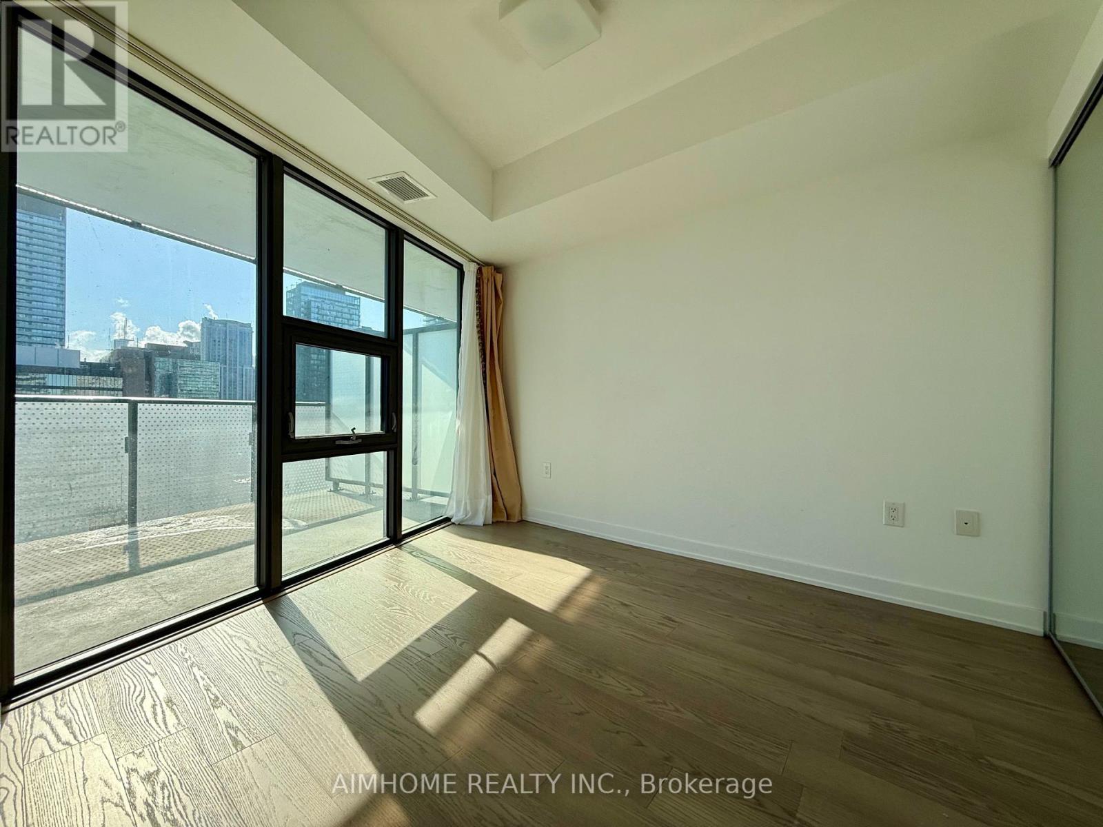 2204 - 11 Wellesley Street W, Toronto, Ontario  M4Y 0G4 - Photo 7 - C12711990