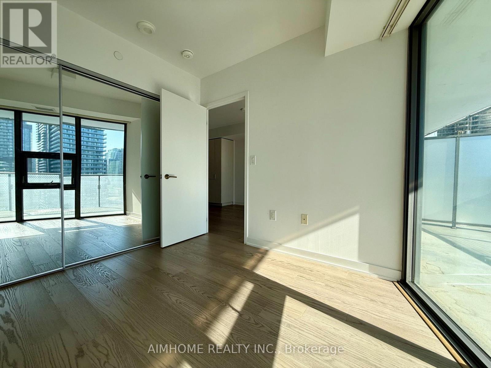 2204 - 11 Wellesley Street W, Toronto, Ontario  M4Y 0G4 - Photo 6 - C12711990