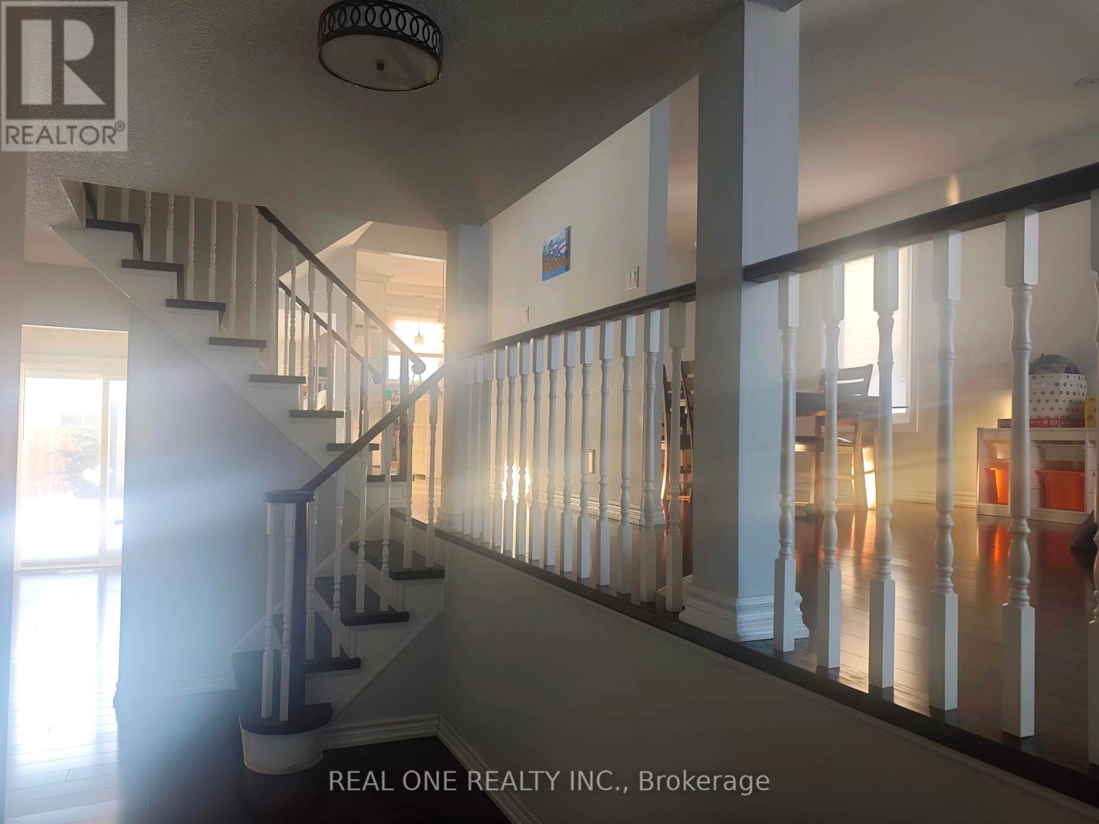 9 Breckonwood Crescent, Markham, Ontario  L3T 5G8 - Photo 3 - N12756320