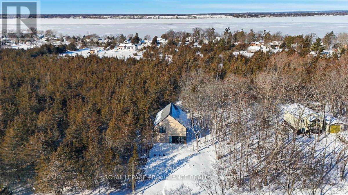 372 Prinyers Cove Crescent, Prince Edward County, Ontario  K0K 2T0 - Photo 38 - X12736504