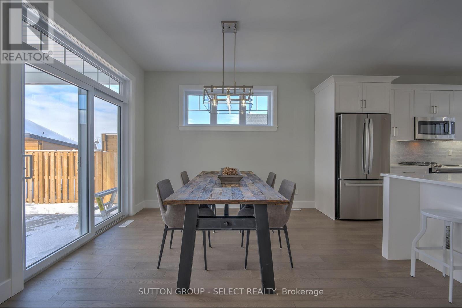 19 Lois Court, Lambton Shores, Ontario  N0M 1T0 - Photo 12 - X12665526