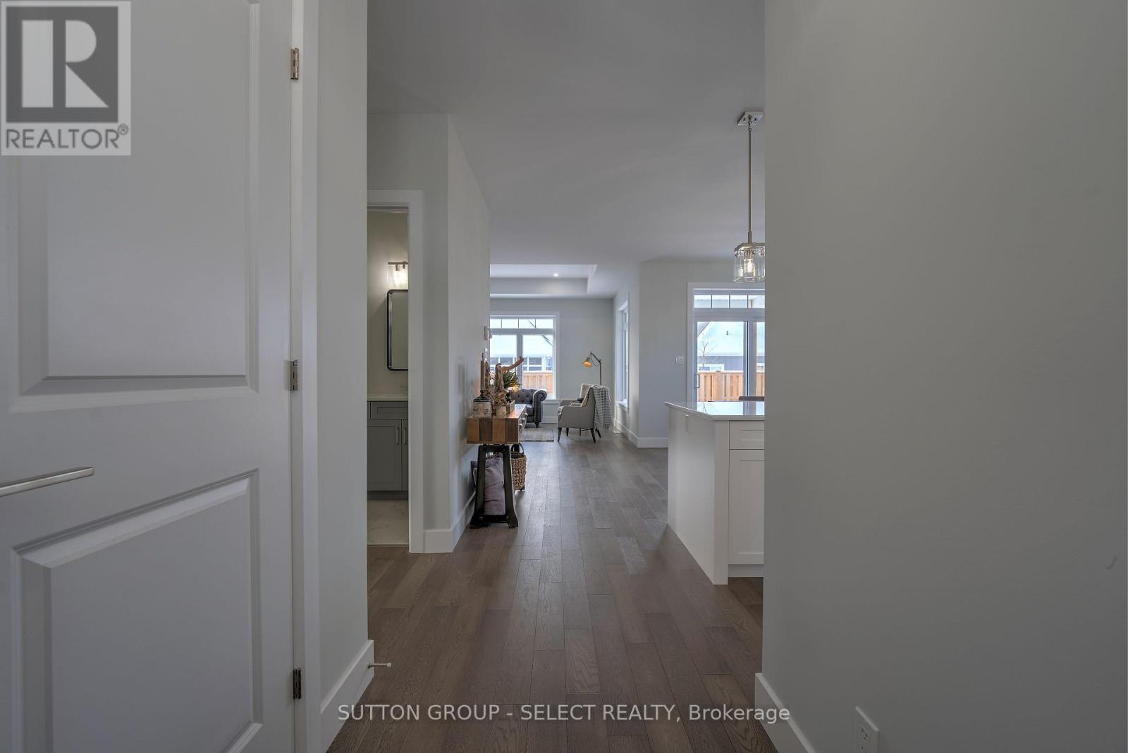 19 Lois Court, Lambton Shores, Ontario  N0M 1T0 - Photo 5 - X12665526