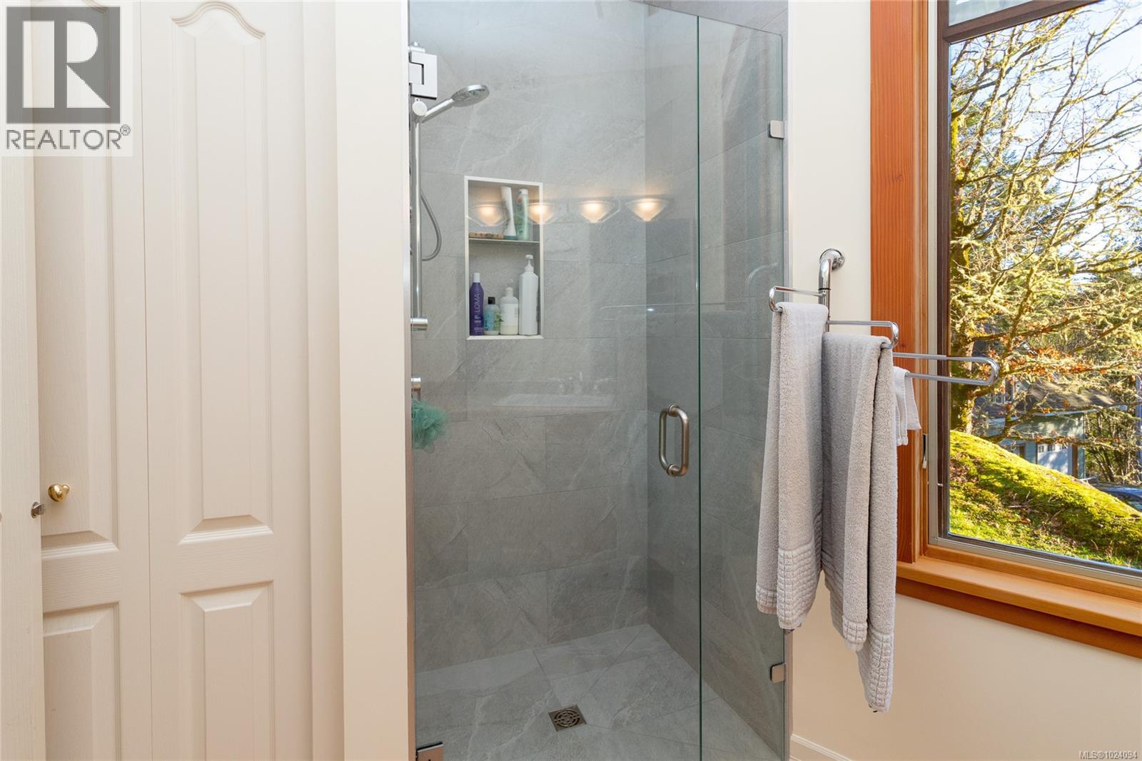 240 Viaduct Ave W, Saanich, British Columbia  V9E 2B6 - Photo 29 - 1024094