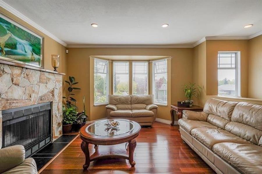 14751 89a Avenue, Surrey, British Columbia  V3R 7Z9 - Photo 3 - R3086360