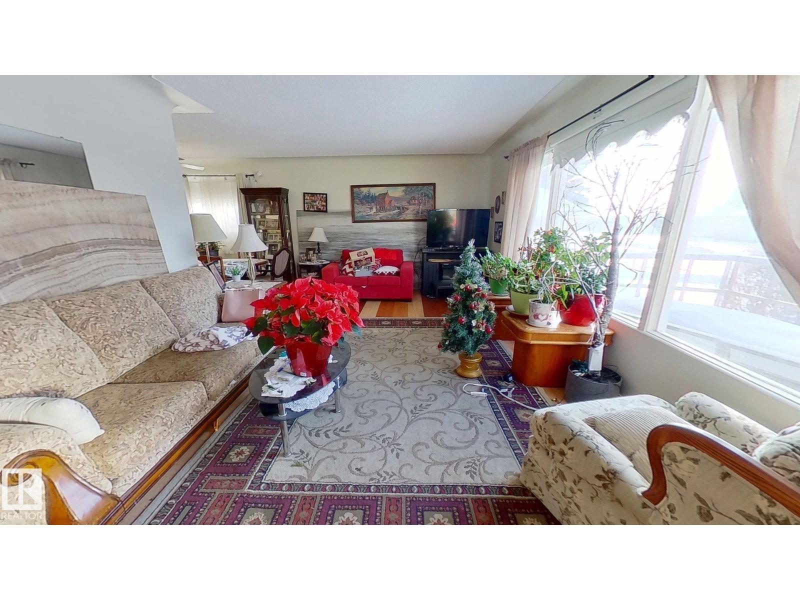 9216 130 Av Nw, Edmonton, Alberta T5E 0S2 - Photo 2 - E4472257