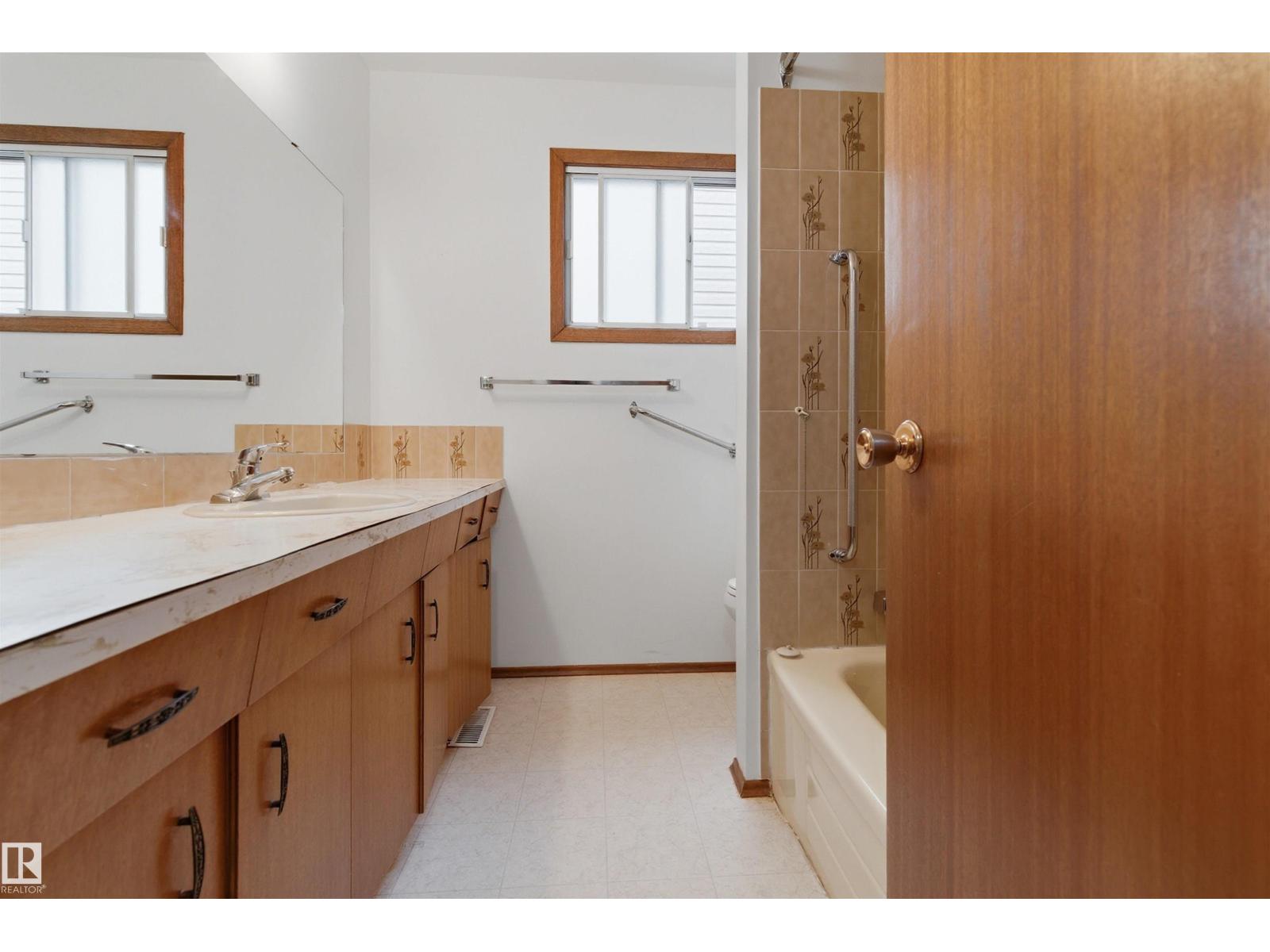 9718 150 St Nw, Edmonton, Alberta  T5P 1N4 - Photo 14 - E4472258