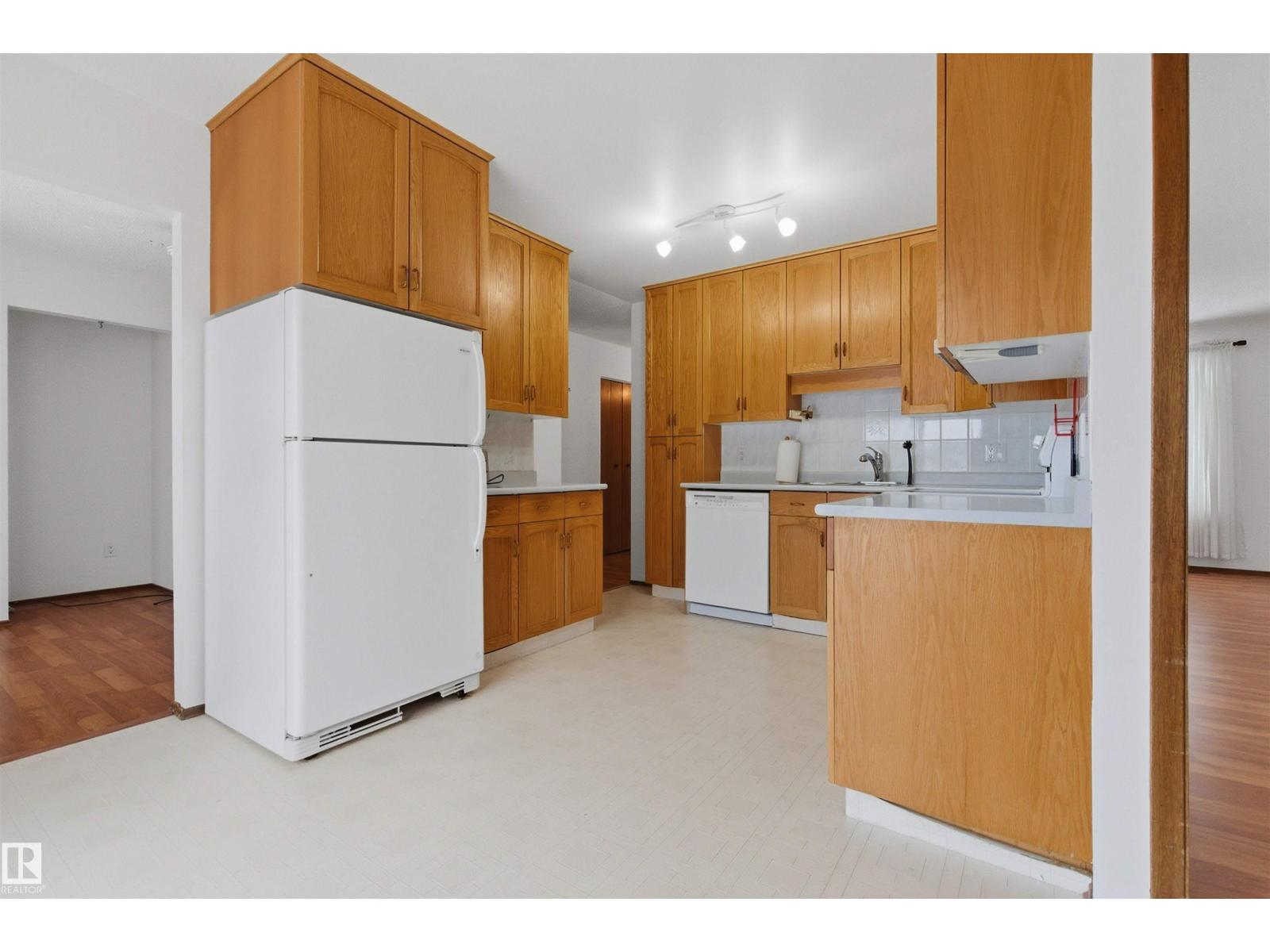 9718 150 St Nw, Edmonton, Alberta  T5P 1N4 - Photo 6 - E4472258