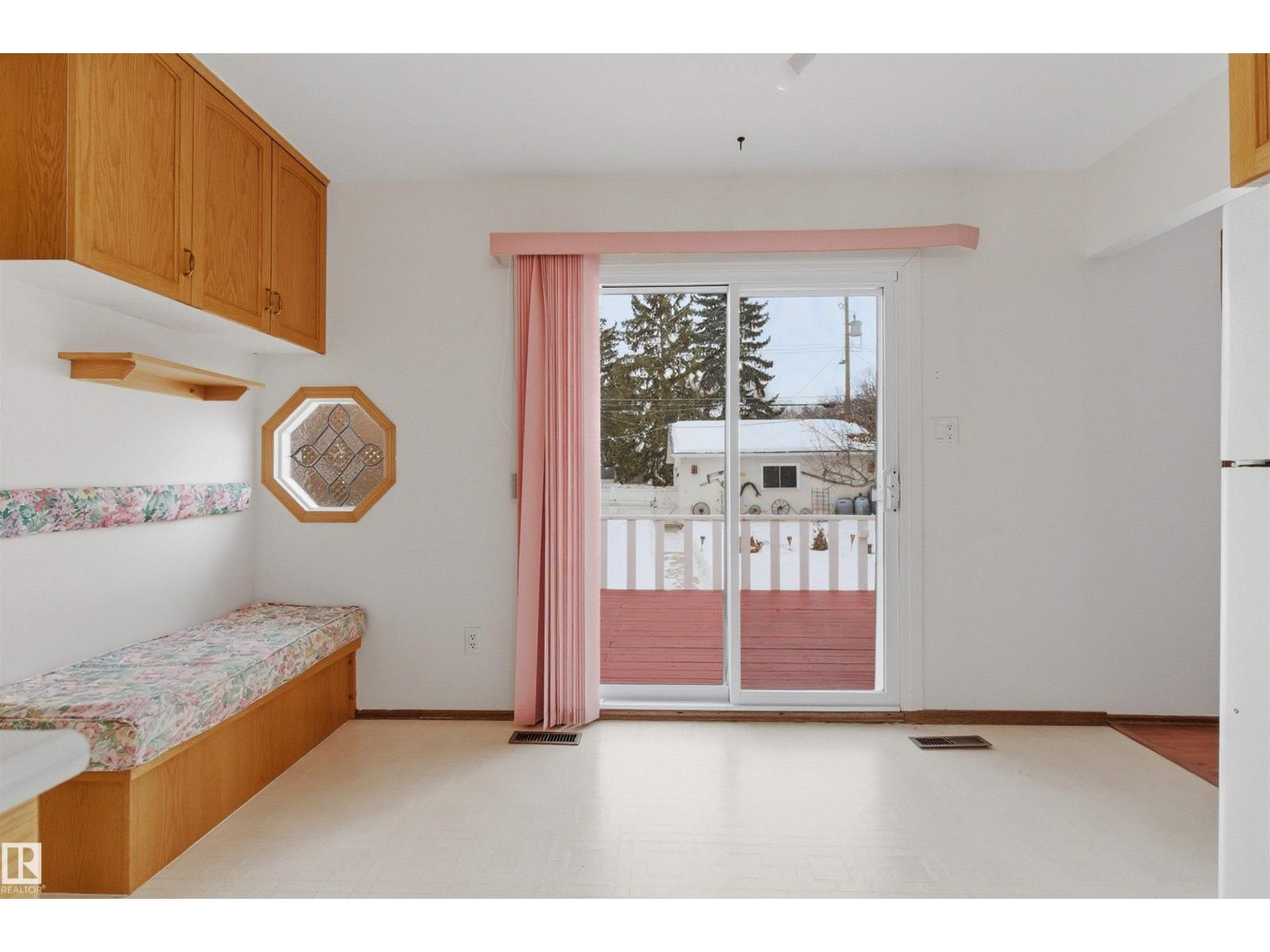 9718 150 St Nw, Edmonton, Alberta  T5P 1N4 - Photo 8 - E4472258