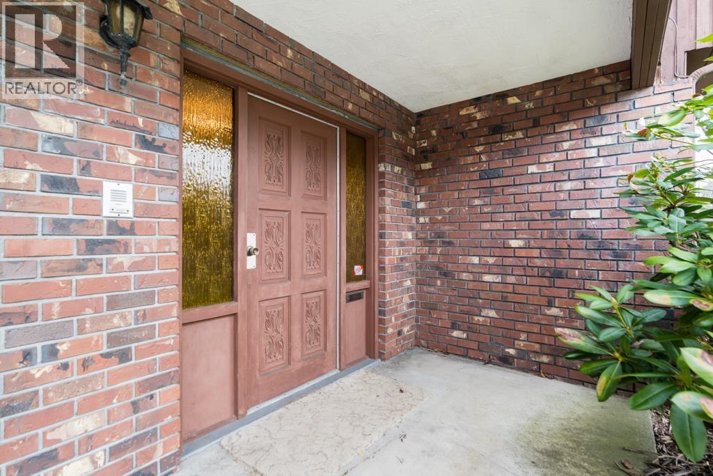 8411 Rideau Drive, Richmond, British Columbia  V7A 4M6 - Photo 3 - R3086235