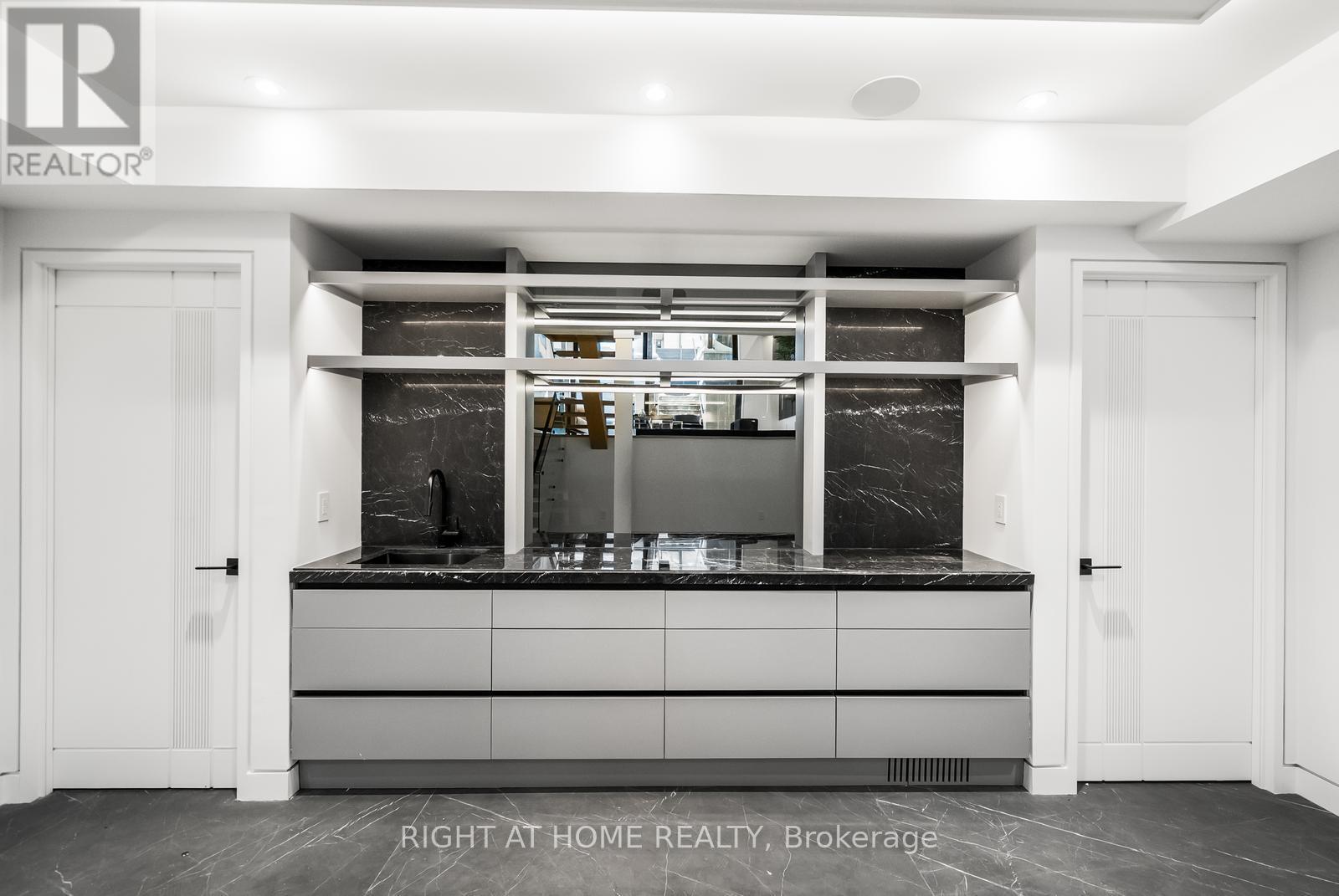 74b Rathnelly Avenue, Toronto, Ontario  M4V 2M6 - Photo 42 - C12749330