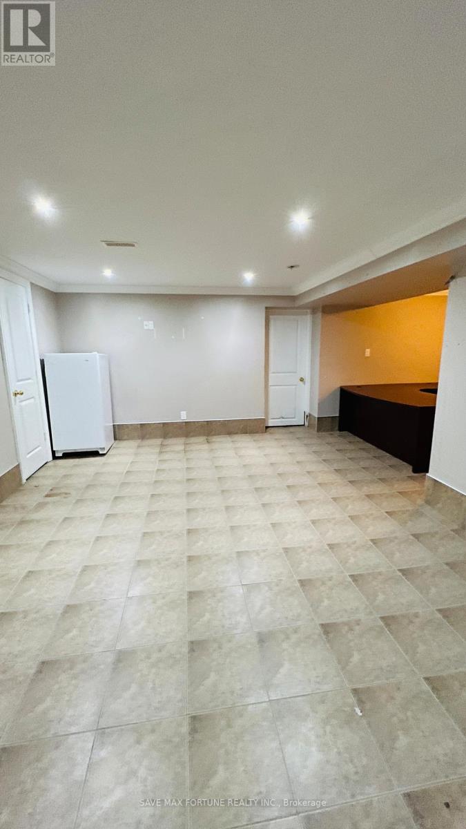 59 Marysfield Drive, Brampton, Ontario  L6P 0J2 - Photo 11 - W12759814