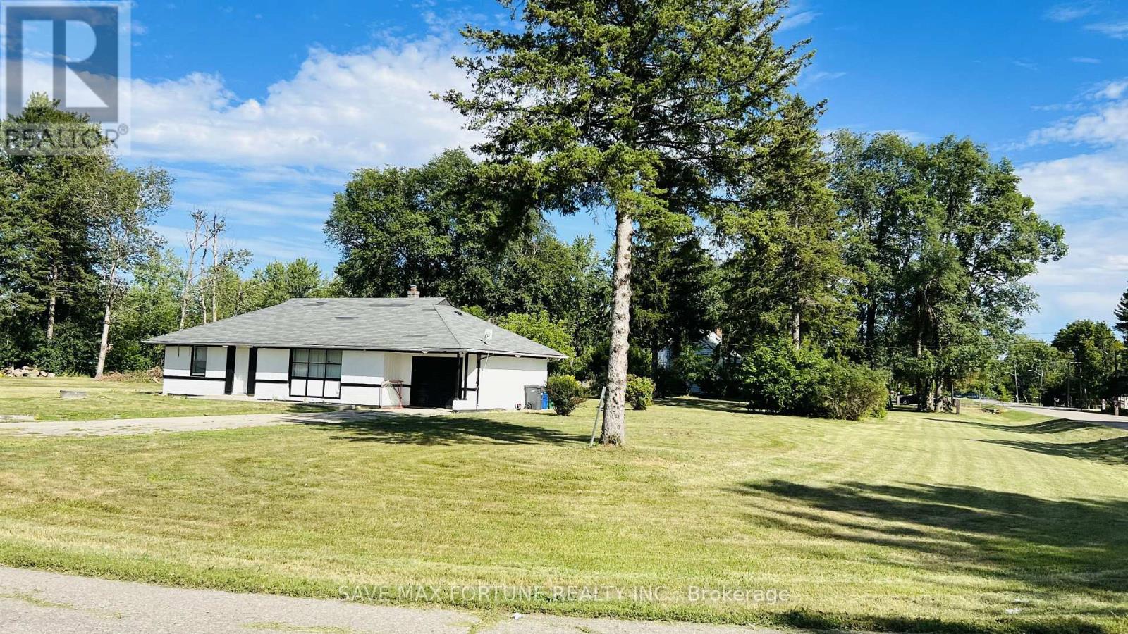 59 Marysfield Drive, Brampton, Ontario  L6P 0J2 - Photo 3 - W12759814