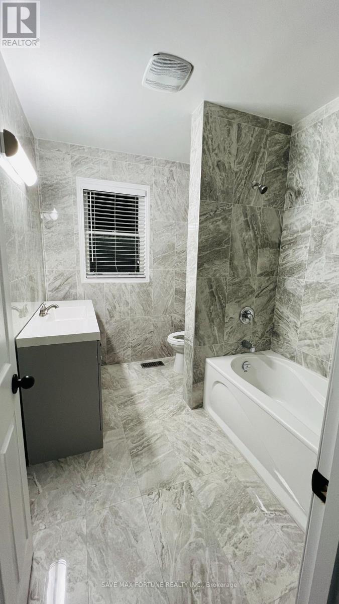 59 Marysfield Drive, Brampton, Ontario  L6P 0J2 - Photo 5 - W12759814