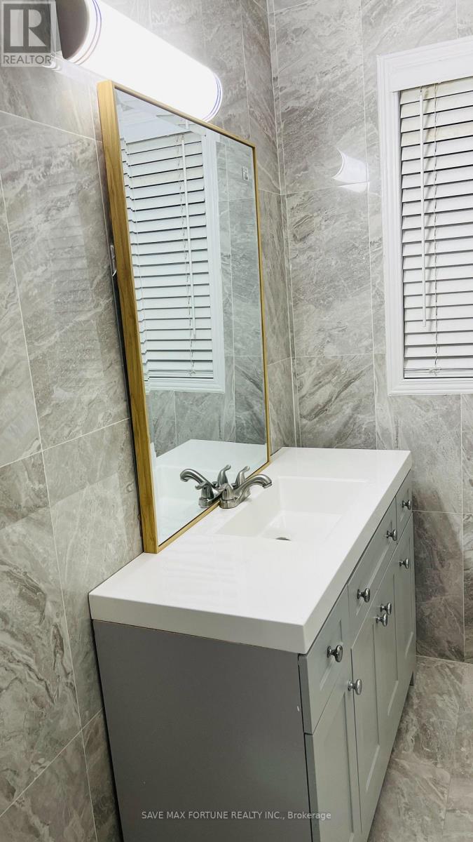 59 Marysfield Drive, Brampton, Ontario  L6P 0J2 - Photo 6 - W12759814