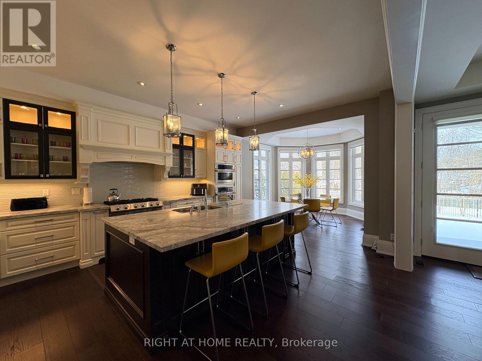 1 - 456 Lakeshore Road W, Oakville, Ontario  L6K 1S4 - Photo 11 - W12759820