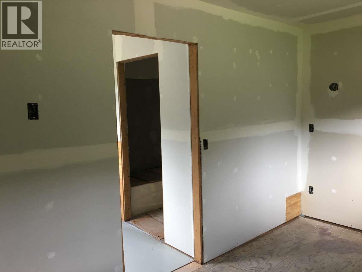 6904 Highway 6, Appledale, British Columbia  V0G 2J0 - Photo 8 - 10371217