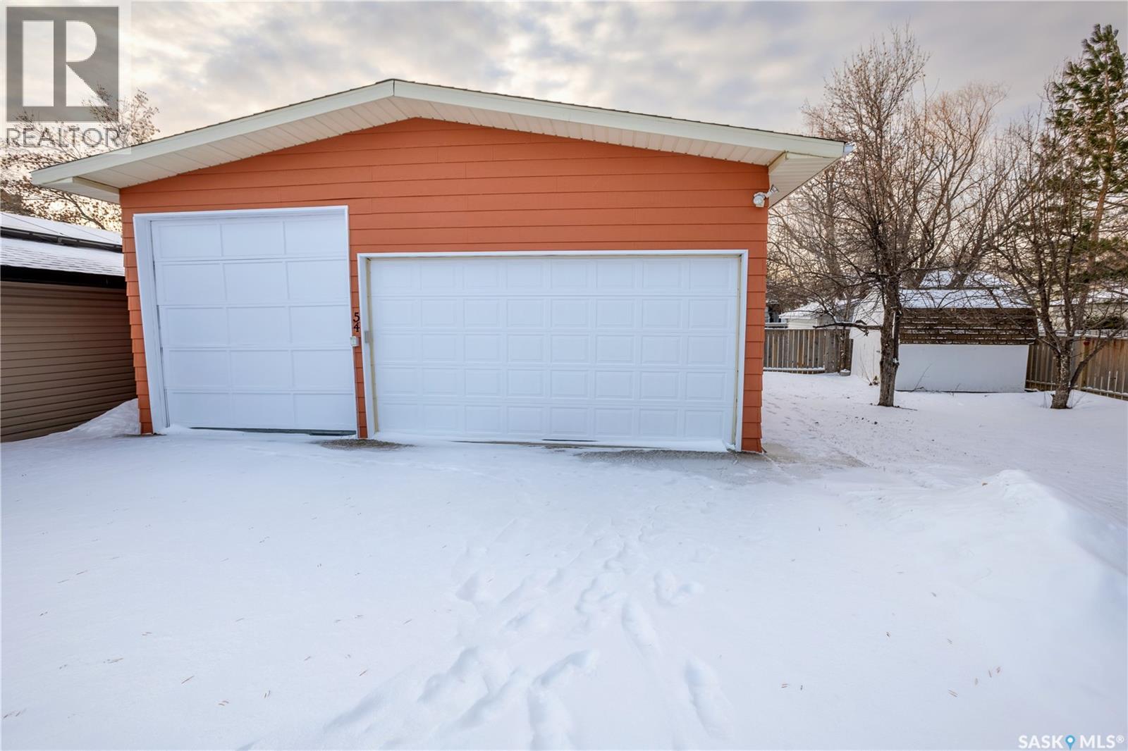 54 Buttercup Crescent Nw, Moose Jaw, Saskatchewan  S6J 1A4 - Photo 2 - SK027977