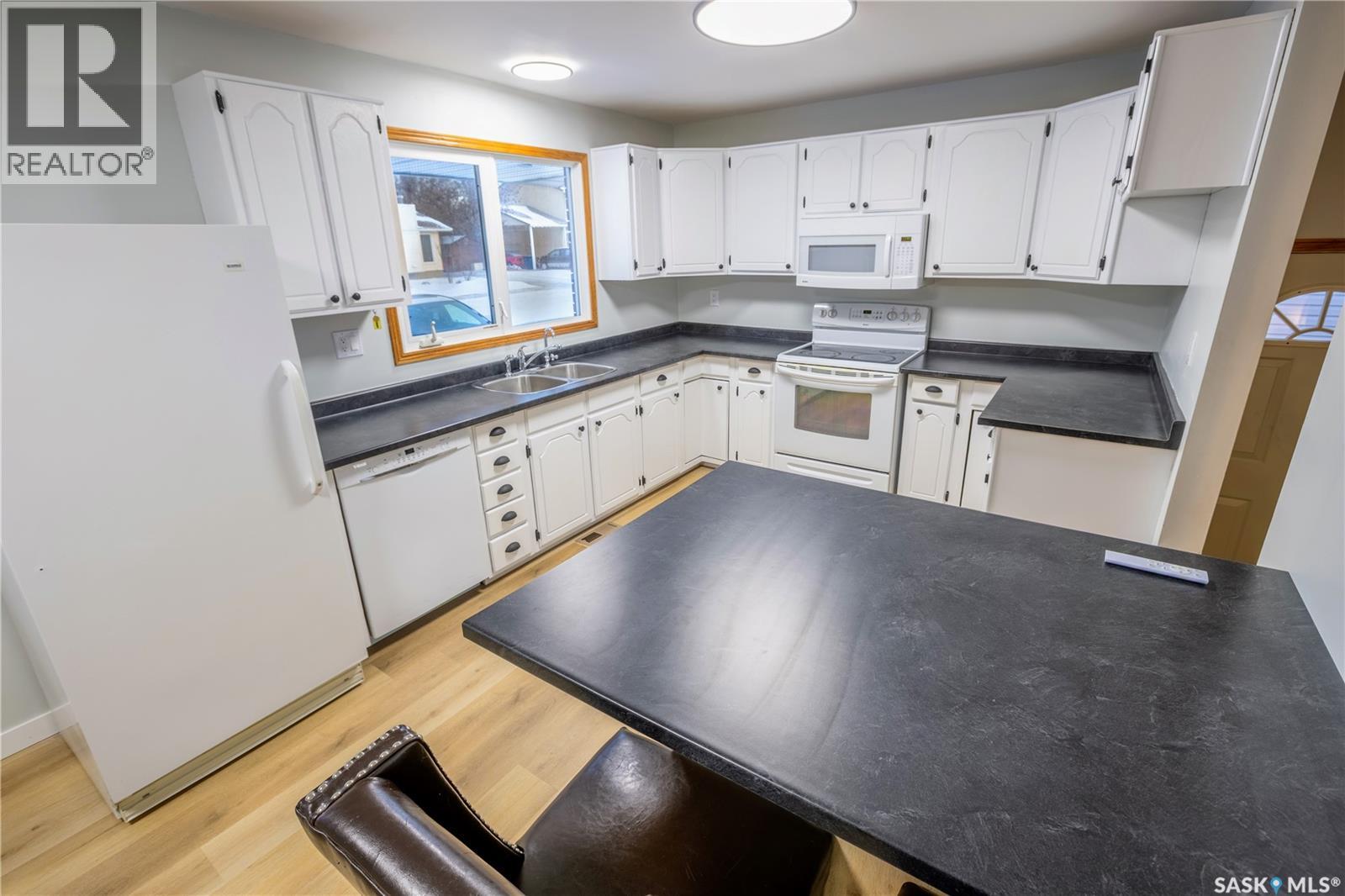 54 Buttercup Crescent Nw, Moose Jaw, Saskatchewan  S6J 1A4 - Photo 6 - SK027977