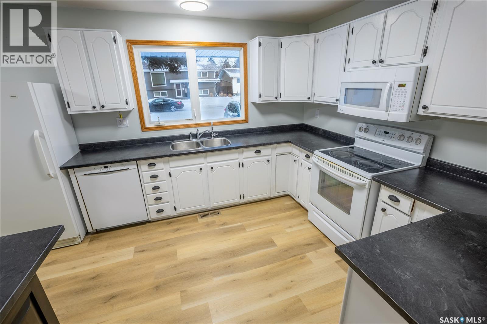 54 Buttercup Crescent Nw, Moose Jaw, Saskatchewan  S6J 1A4 - Photo 7 - SK027977